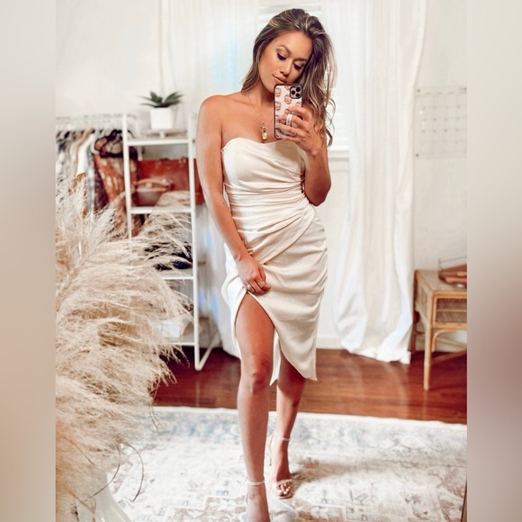 DO+BE Dresses & Skirts - Cream satin strapless dress
